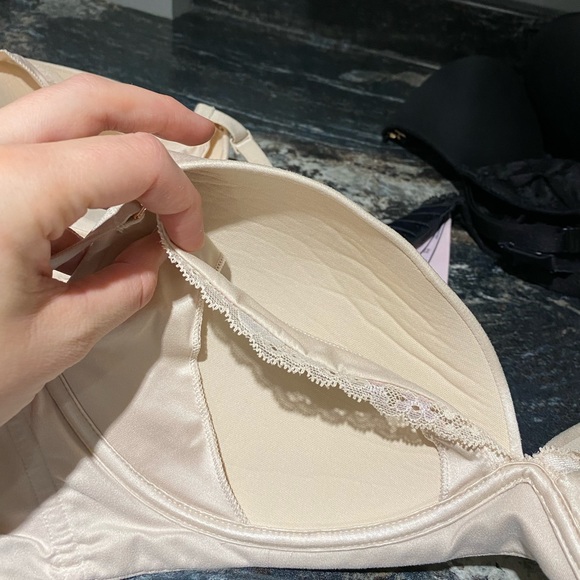 Victoria Secret Nursing bras (36d) - Picture 2 of 7